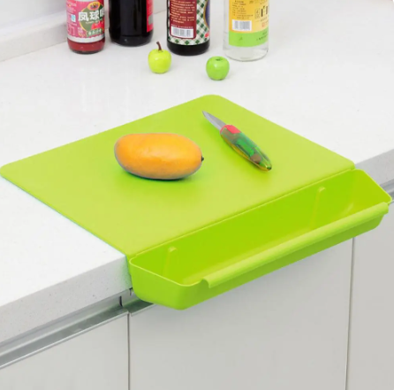 CUTTING BOARD WITH DETACHABLE COLLECTOR TRAY
