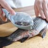 Household Kitchen Tools Manually Remove Fish Scales with Lid Random Color Delivery