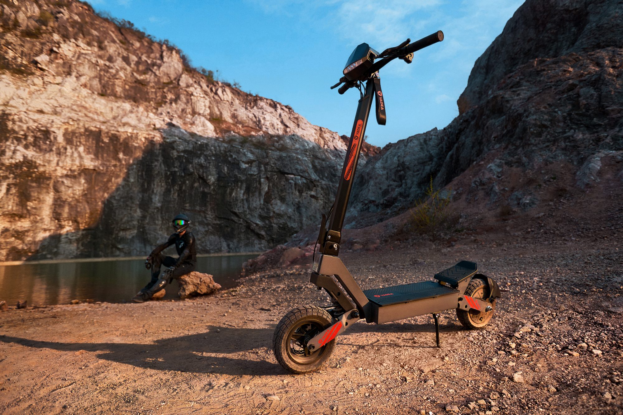 Yadea G10 Electric Scooter with 50KM Range, 800W Motor, Touchscreen, Dual Suspension & Disc Brakes – Off-road Tubeless Tires – Max Output 1200W