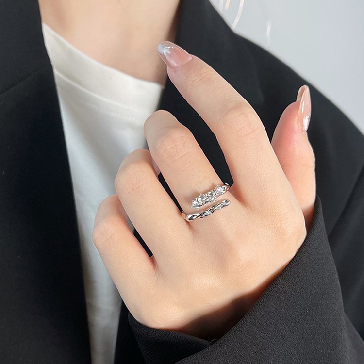 Ladies Light Luxury Snake Shaped Diamond Open Ring