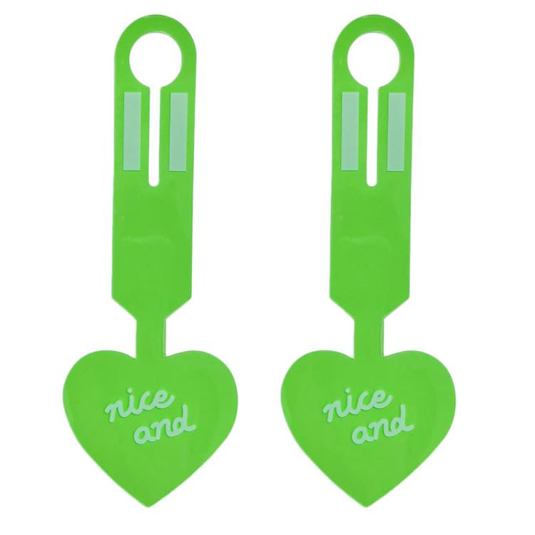 2pcs PVC Fluorescent Love Luggage Tag Baggage Tag Boarding Pass Checked Suitcase Anti-Lost Luggage Label